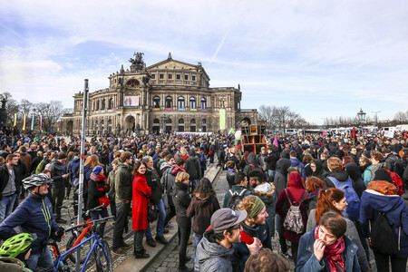 Gegendemonstration zu Pegida in Dresden