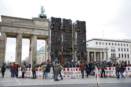 Aleppo-Busse als Mahnmal gegen Krieg und Terror in Berlin