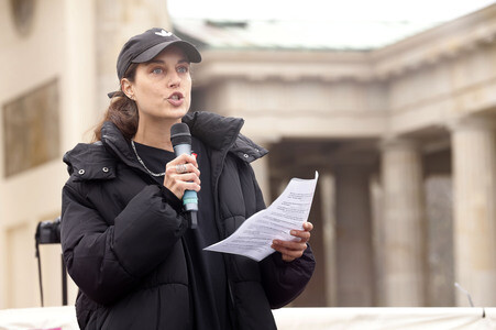 Kundgebung 'Es reicht! Sexualisierte Gewalt stoppen' in Berlin