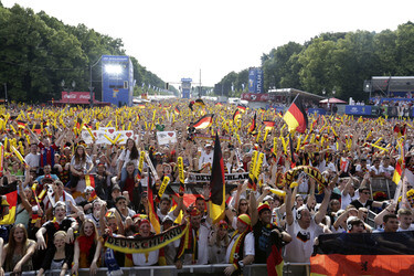 WM-Fanmeile vor dem Spiel Deutschland gegen Portugal, Berlin
