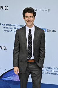 Rape Treatment Center and Stuart House Brunch mit dem Cast von 'The Pitt' in Los Angeles