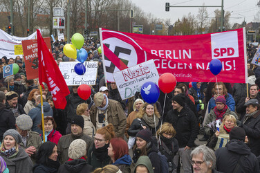 Gegen-Demo zur Neonazi-Demo gegen Flüchtlinge, Berlin