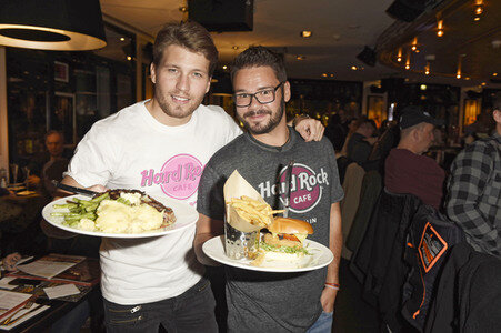Pinktober Aktion im Hard Rock Cafe Berlin