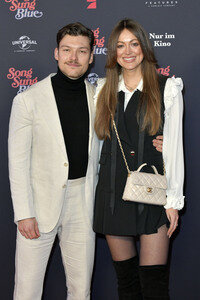 Filmpremiere 'Song Sung Blue' in Berlin