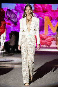 Lola Casademunt by Maite Fashion Show auf der Mercedes-Benz Fashion Week Madrid