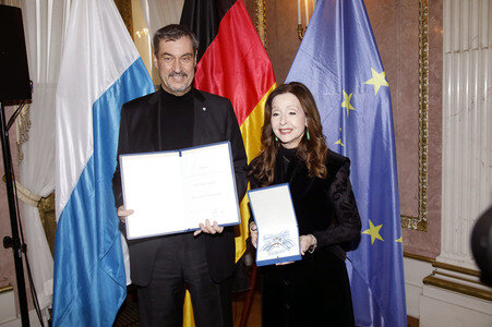 Verleihung des  Bayerischen Verdienstordens an  Vicky Leandros in München