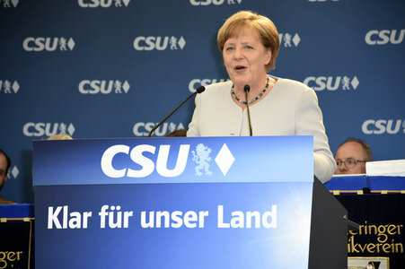 Angela Merkel besucht eine Festzeltveranstaltung der CSU in München