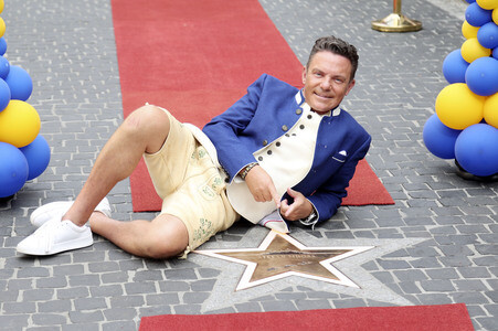 Ehrung von Stefan Mross mit Stern auf dem 'Walk of Fame' des Europa-Parks in Rust