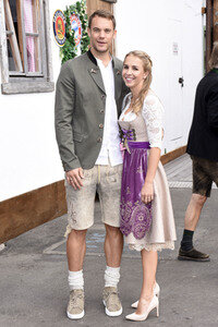 FC Bayern München Wiesnbesuch in Käfers Wiesn-Schänke auf dem Oktoberfest 2018 in München