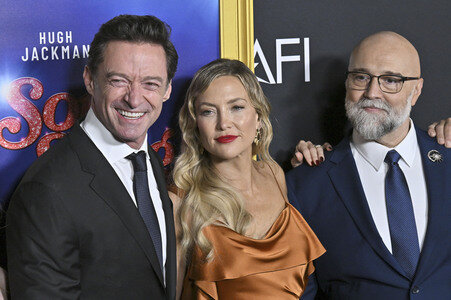 Closing Ceremony und Filmpremiere 'Song Sung Blue', AFI Fest 2025 in Los Angeles