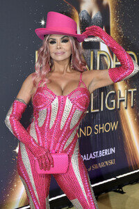 Weltpremiere der 'Blinded by Delight' Grand Show 2025 in Berlin