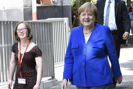 Angela Merkel besucht Caritas Zentrum in Köln