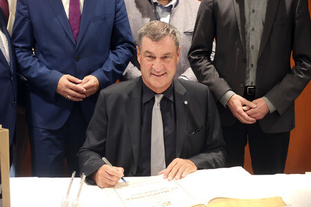 Sven Schulze und Markus Söder beim Landtagswahlkampf in Sachsen-Anhalt in Wernigerode
