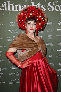 Weihnachts-Soirée mit Julian F. M. Stoeckel in Burg