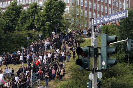 '#BlockG20 – colour the red zone!' Demonstration in Hamburg