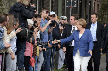 Angela Merkel besucht den Problemstadtteil Marxloh in Duisburg