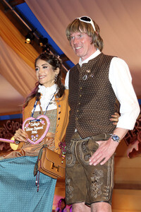 Cathy Hummels Wiesn-Bummel beim Oktoberfest 2026 in München