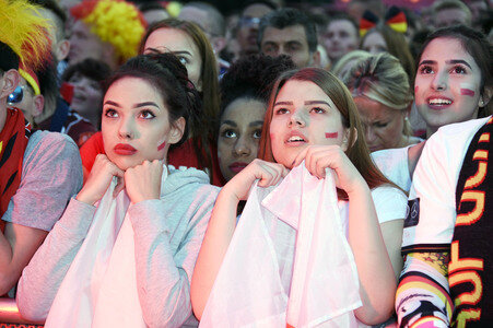 Fans beim UEFA-Fußball-Europameisterschaft 2016 Spiel Deutschland gegen Polen in Berlin
