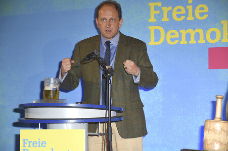Liberaler Bieranstich der FDP in Grasbrunn