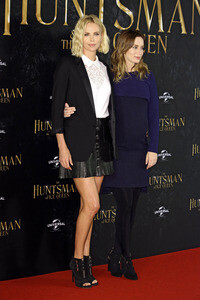 Photocall zu 'The Huntsman & the Ice Queen' in Hamburg