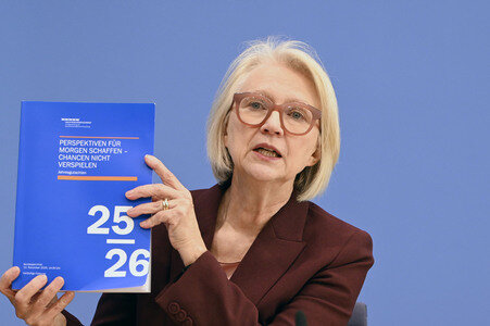 Bundespressekonferenz 'Vorstellung des Jahresgutachtens 2025/26' in Berlin