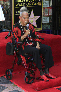 Roma Downey erhält einen Stern auf dem Hollywood Walk of Fame in Los Angeles