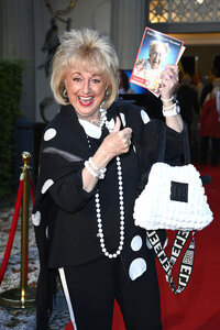 Theaterpremiere 'Der eingebildet Kranke' und 90. Geburtstag von Dieter Hallervorden in Berlin