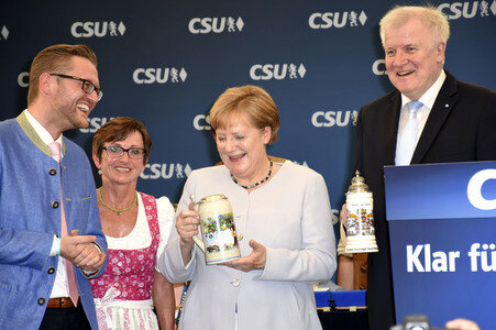 Angela Merkel besucht eine Festzeltveranstaltung der CSU in München