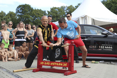 Wassersprung-Show 'Sprung meines Lebens' in Halle