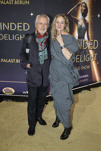 Weltpremiere der 'Blinded by Delight' Grand Show 2025 in Berlin