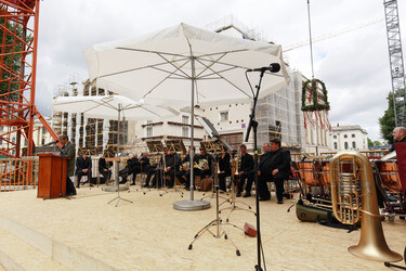 Deutsche Staatsoper Richtfest in Berlin