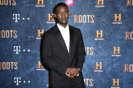 Preview der Serie 'Roots' in München
