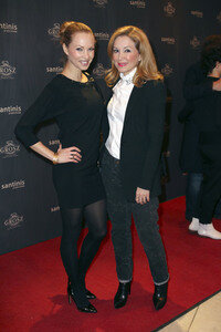 Theaterpremiere 'Alles muss glänzen - The Homemaker' in Berlin