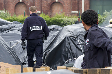 Flüchtlinge im Flüchtlingslager in Calais