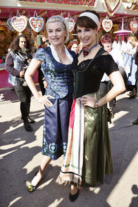 Damen-Wiesn 2015 von Unternehmerin Regine Sixt auf dem Oktoberfest in München