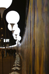 Lichtmauer aus Ballons, Berlin
