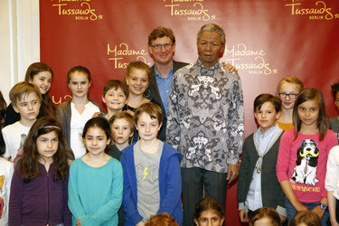 Enhüllung der Wachsfigur von Nelson Mandela,  Berlin