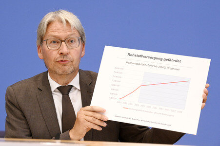 Bundespressekonferenz 'Sondervermögen für Infrastruktur - Mit Geld alleine kann man nicht bauen!' in Berlin