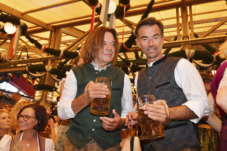 Wiesn Anstich im Schottenhamel Festzelt auf dem Oktoberfest 2025 in München