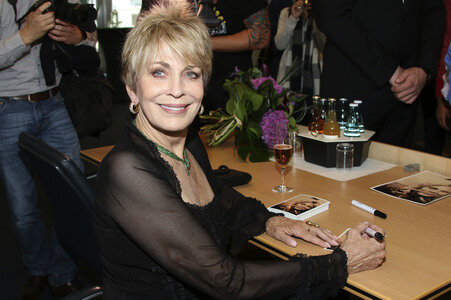 Joanna Cassidy enthüllt ihren Stern auf dem OLB-Walk of Fame