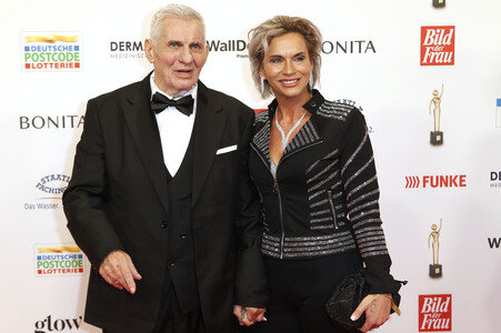 Goldene Bild der Frau 2025 in Hamburg