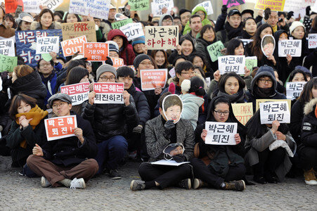 Demonstration gegen Park Geun-hye in Berlin