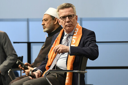 De Maizière und al-Tayyeb auf dem 36. Deutschen Evangelischen Kirchentag in Berlin