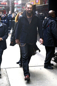 Jason Momoa in der Nachrichtensendung 'Good Morning America' in New York