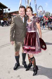 3. Wiesn Charity Lunch im Festzelt Zur Bratwurst beim Oktoberfest 2018 in München