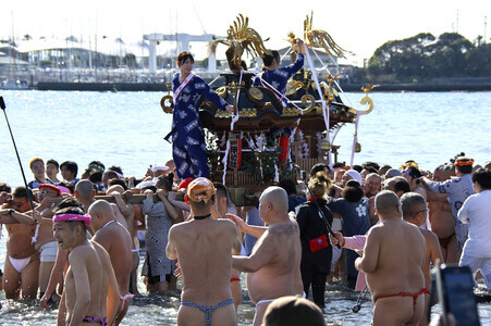 Reinigungszeremonie in Fujisawa