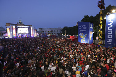 WM-Fanmeile beim Spiel Deutschland gegen Ghana, Berlin