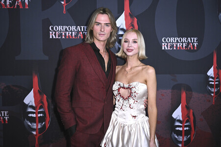 Filmpremiere 'Corporate Retreat' in Burbank