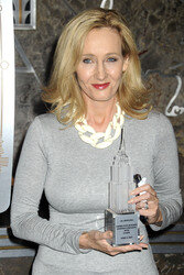 J.K. Rowling beleuchtet das Empire State Building, New York