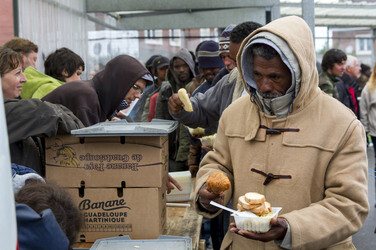 Flüchtlinge im Flüchtlingslager in Calais